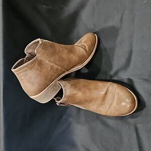 Arizona Booties | Size 8 | Brown